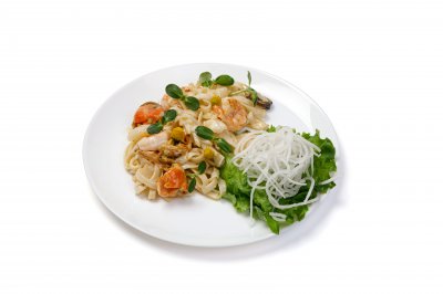 Пшеничная лапша с морепродуктами и соусом Гамадари