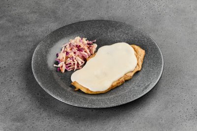 Стейк из курицы под сливочным соусом