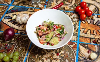 Салат по-грузински с орехами