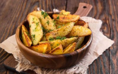 Картофель по-деревенски с чесноком и укропом