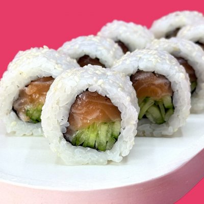 Ролл лосось огурец