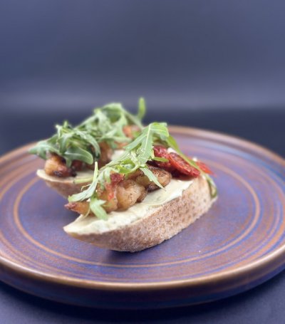 Брускетта с креветками