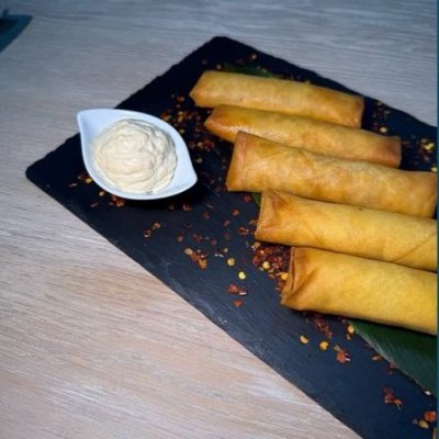 Спринг-роллы с ветчиной и сыром , копченым муссом