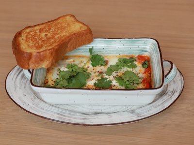 Шакшука с томатами, перцем, сыром фета и бриошь