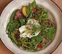 Теплый салат с ростбифом и картофелем бейби