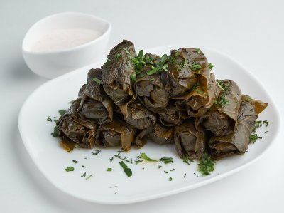 Долма с винoградными листьями