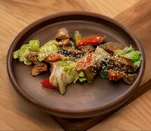 Тёплый салат с курицей