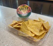 Начос с соусом сальса