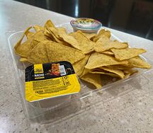 Double начос, соусы сырный и сальса