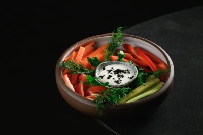 Овощной набор с йогуртовым соусом из Восьмое небо