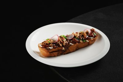 Брускетта с телячьими щечками и bbq из Восьмое небо