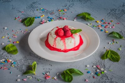 Десерт «нежный» (вишнёвый топпинг) из Прайм