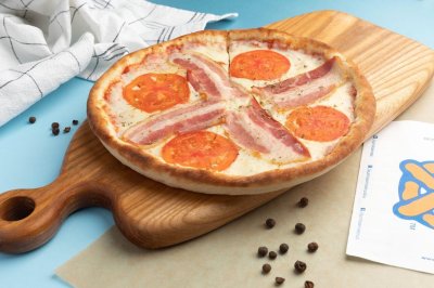 Пицца с беконом из Auntie Anne's