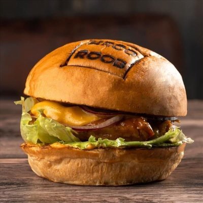 Бургер с рёберным мясом из МясоRoob