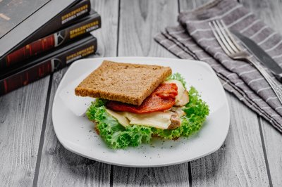 Сэндвич с курицей из Кафе-кондитерская Елены Громовой