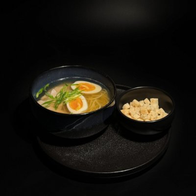 Куриный бульон с яйцом и яичной лапшой из Tangiers Lounge