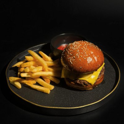 Бургер с мраморной говядиной из Tangiers Lounge