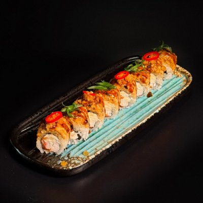 Опаленный ролл с угрем и крабом из Tangiers Lounge