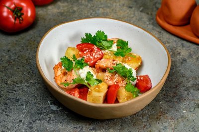 Салат с креветками и манго из Эри