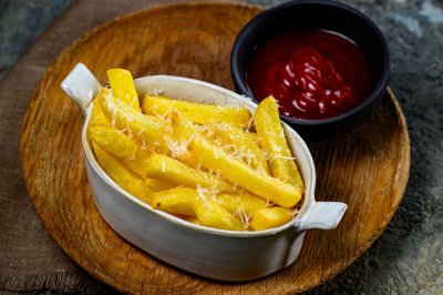Картофель фри с томатным соусом из Эри