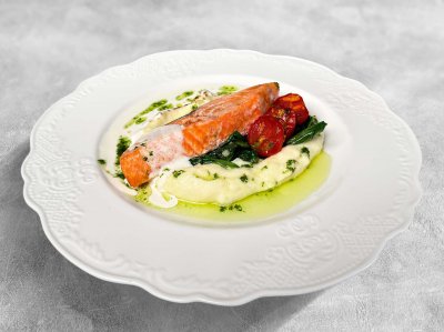 Лосось со шпинатом