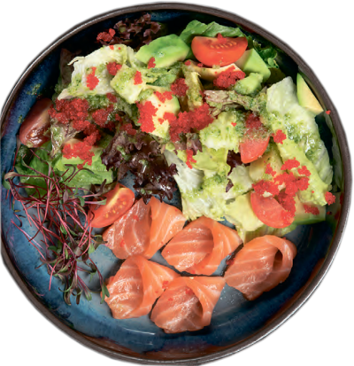 Салат с копченым лососем и авокадо