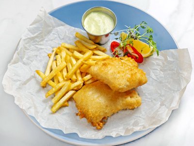 Треска в кляре с картофелем фри