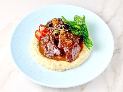 Говядина с красным вином