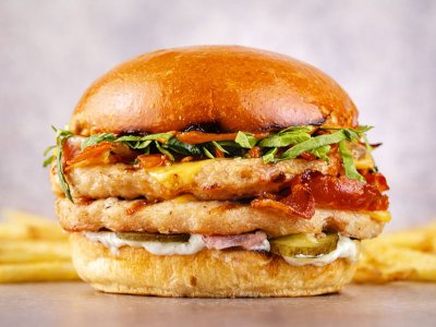 Бургер с куриной котлетой