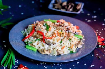 Рис с куриным филе в кисло-сладко соусе