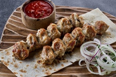 Люля-кебаб из курицы с грибами и сыром