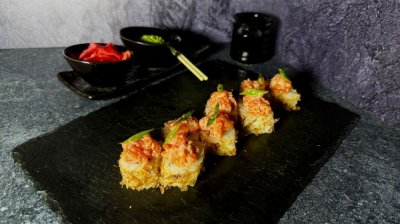 Ролл с тартаром из лосося