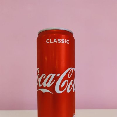Газированный напиток Coca-Cola Classic - 0.33 л