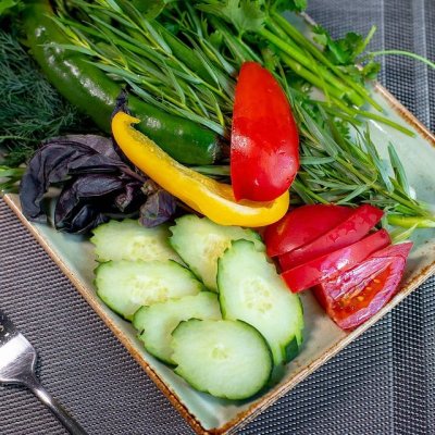 Сезонные овощи с зеленью