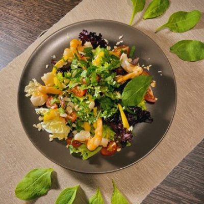 Салат с манго и креветками