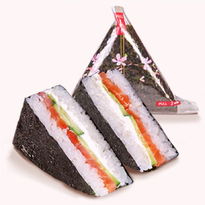 Онигири с лососем