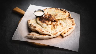 Фокачча с розмарином и соусом айоли