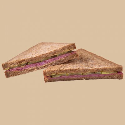 Сэндвич с ростбифом и корнишонами