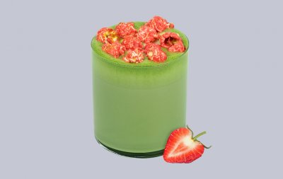 Матча клубничная с попкорном