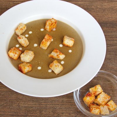 Грибной сливочный крем-суп с гренками