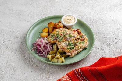 Куриный окорок пьержола