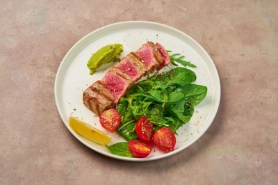 Стейк из тунца на гриле