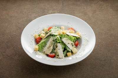 Фирменный "Цезарь" с куриным филе