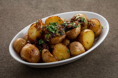 Жареный из отварного молодой картофель