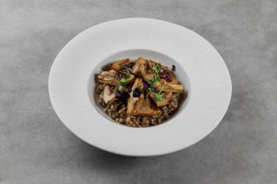 Гречневая каша с артишоками и белыми грибами