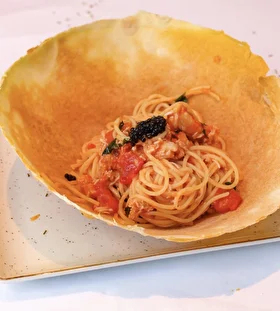 Спагетти с крабом, запечённые в хрустящей фокачче