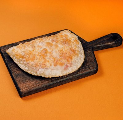 Сладкий чебурек с брусникой