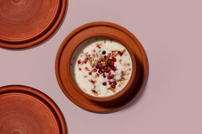 Мацони с вяленым инжиром и орехами