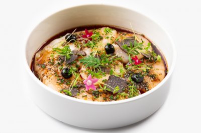 Крудо из гребешка с трюфельным понзу