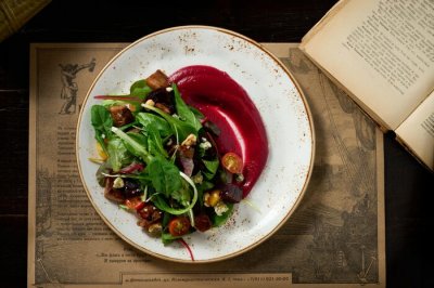 Салат с индейкой и печеной свеклой